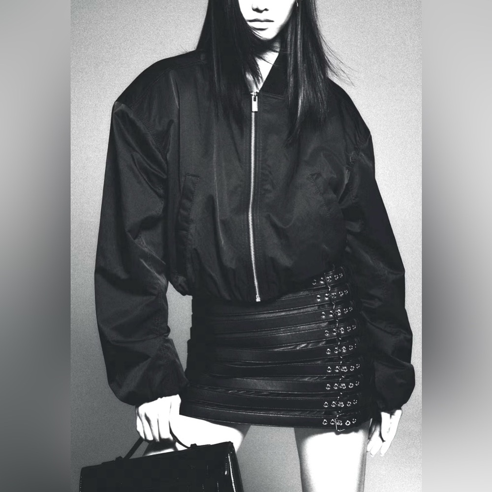 H&M A/W 2025
BELT-DETAIL MINI SKIRT
BLACK